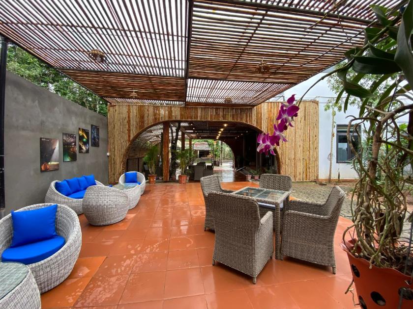 Phòng Superior đôi hoặc 2 giường đơn nhìn ra hồ bơi