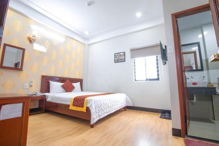 Phòng Deluxe (2 Người lớn + 1 Trẻ em) Phòng Deluxe (2 Người lớn + 1 Trẻ em)