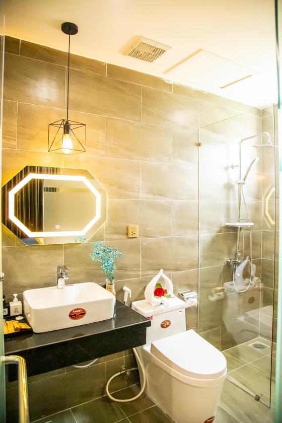 Phòng Có Giường Cỡ King Nhìn Ra Hồ Nước