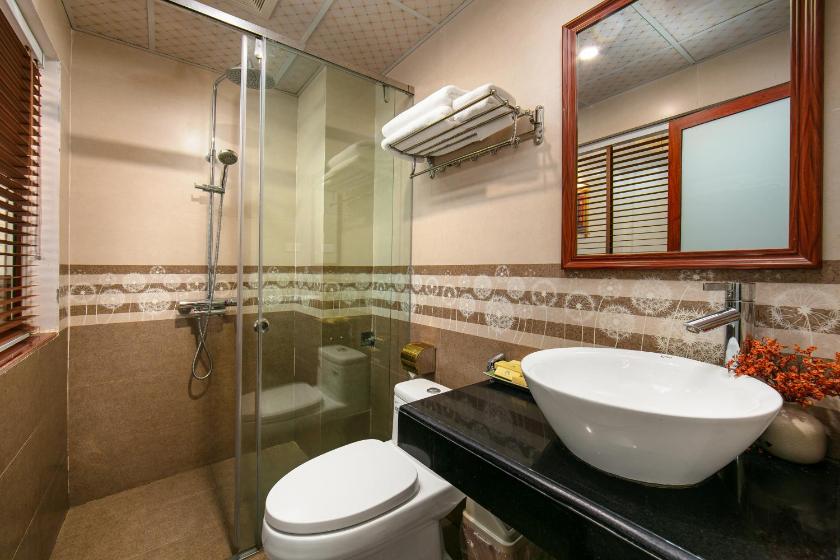 Phòng Deluxe Giường Đôi Có Ban Công