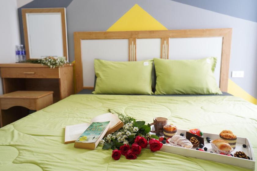 Phòng Deluxe (2 Người lớn + 1 Trẻ em) Phòng Deluxe (2 Người lớn + 1 Trẻ em)