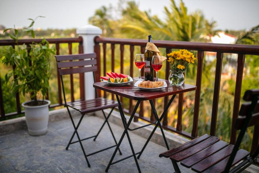 Phòng Deluxe 3 Người Có Ban Công Nhìn Ra Toàn Cảnh Phòng Deluxe 3 Người Có Ban Công Nhìn Ra Toàn Cảnh