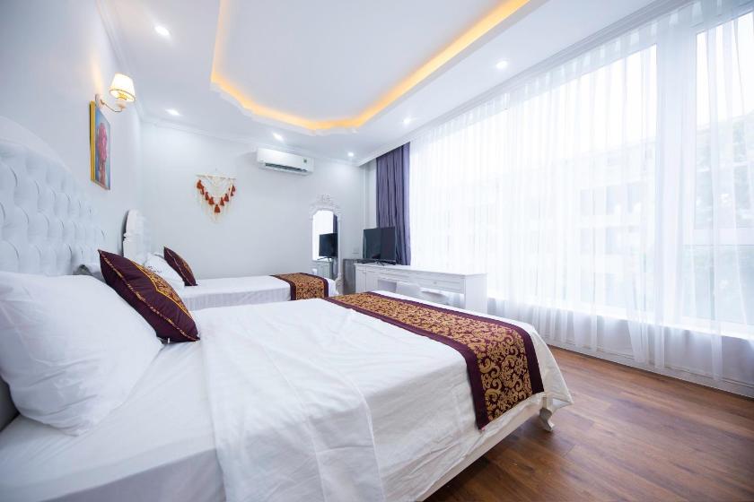 Phòng 3 Người Nhìn Ra Thành Phố