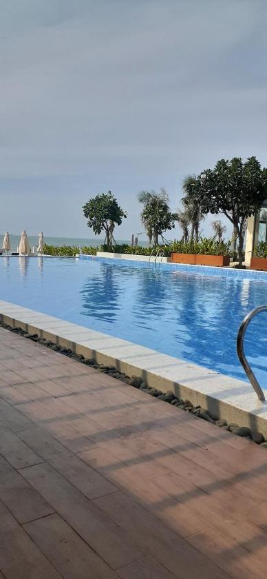 Căn Hộ Nhìn Ra Hồ Bơi 