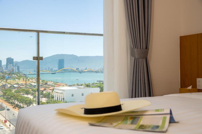 Deluxe Double Room with Balcony and Han River view