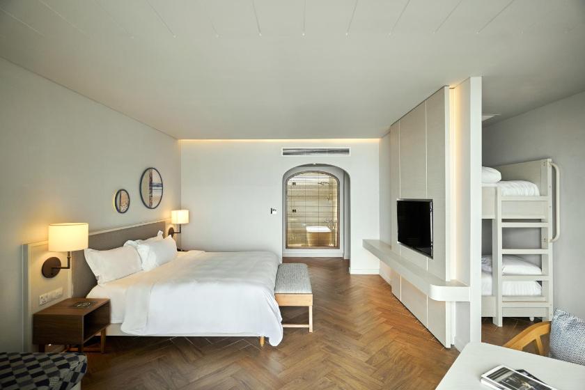 Phòng Gia Đình Có Giường Cỡ King Và Giường Tầng - Nhìn Ra Biển