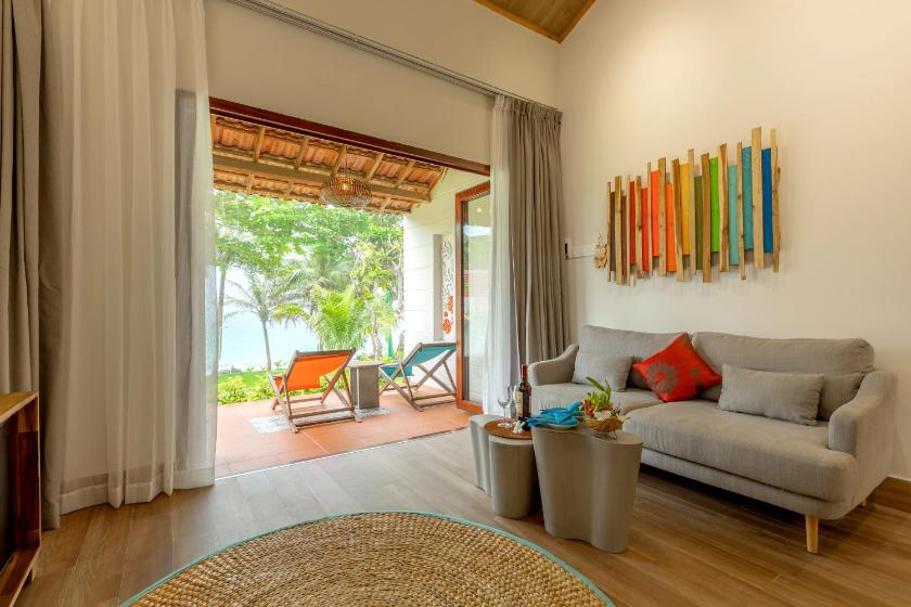 Beachfront Bungalow with King Bed