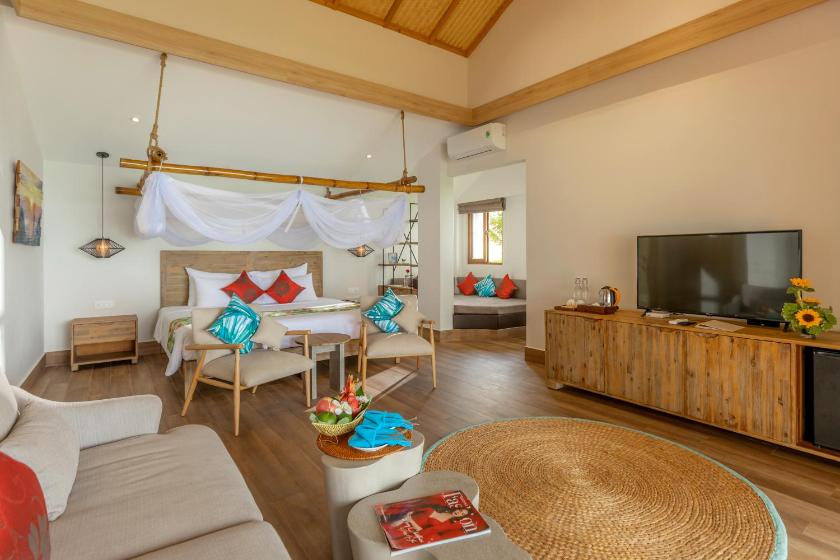Beachfront Bungalow with King Bed