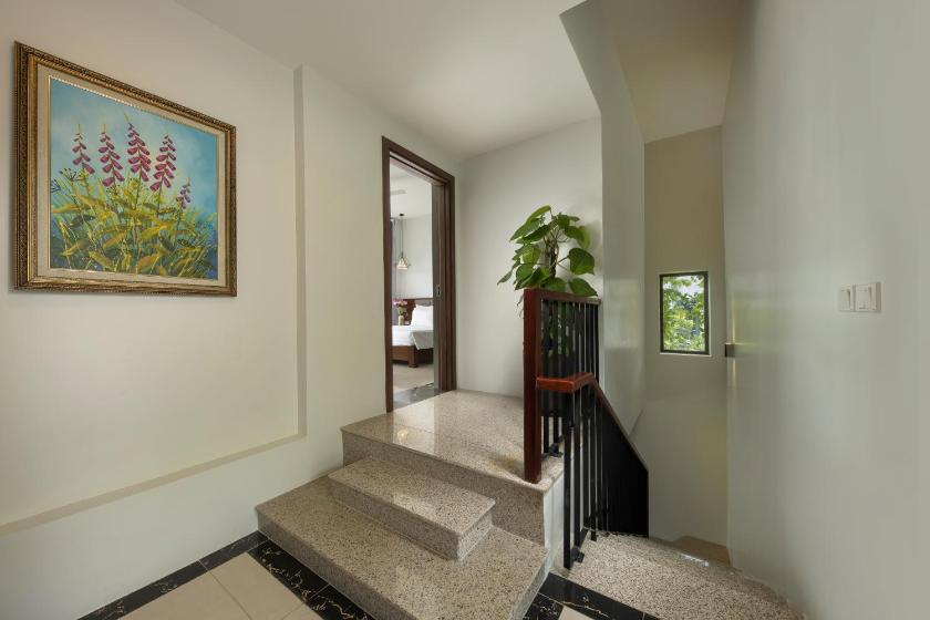 Biệt Thự Nhìn Ra Vườn