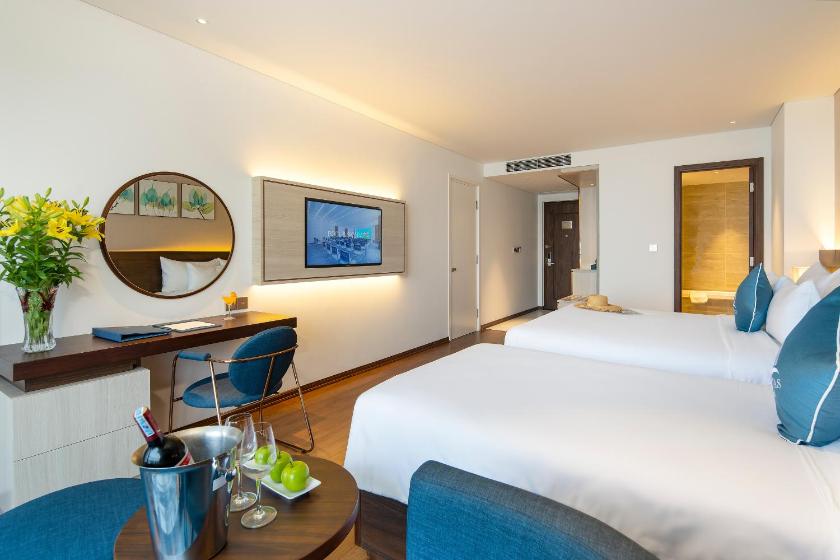 Suite Grand 3 Người Nhìn Ra Bãi Biển