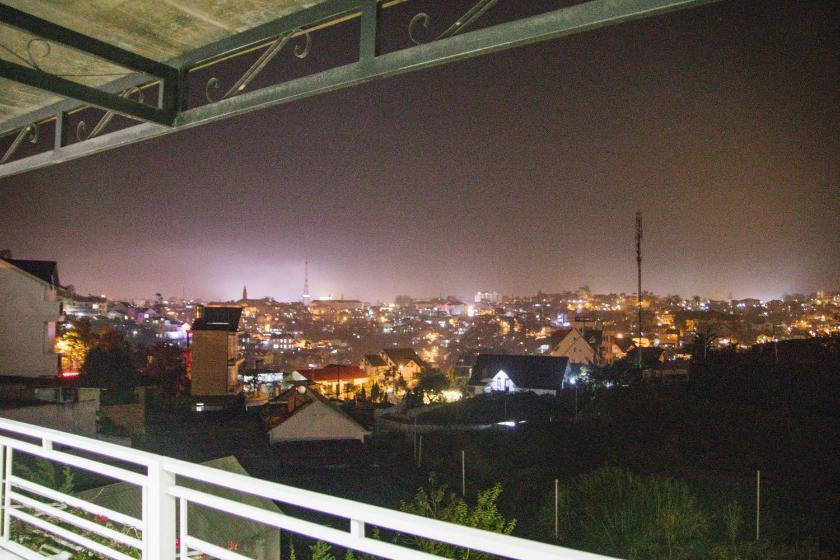 Phòng 4 người nhìn ra vườn Phòng 4 người nhìn ra vườn