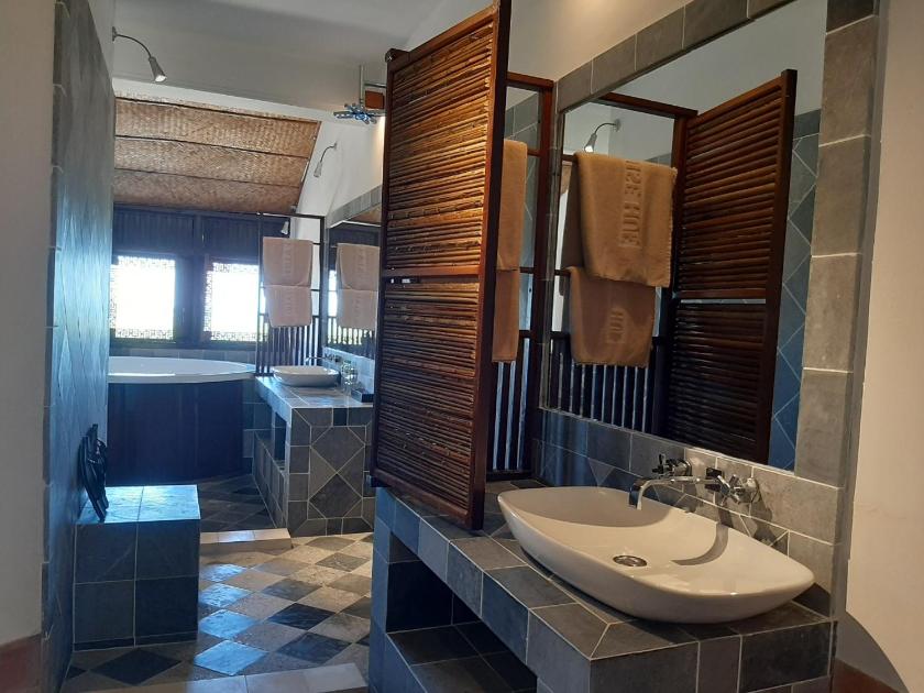 Phòng Deluxe Giường Đôi Nhìn Ra Biển