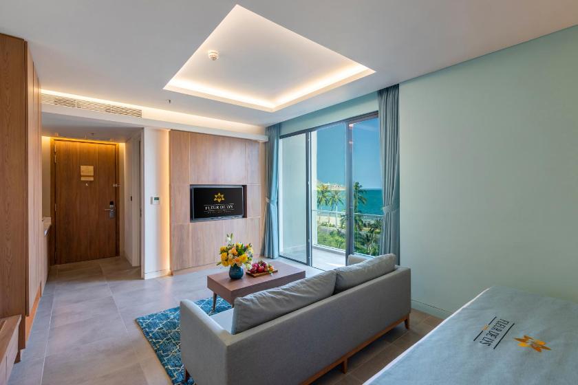 Phòng Deluxe Có Ban Công Nhìn Ra Toàn Cảnh Biển