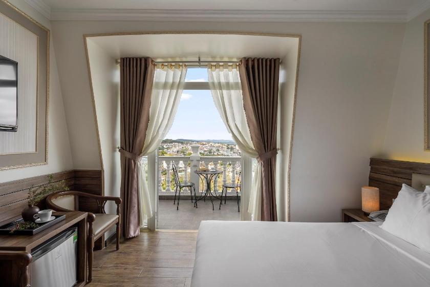 Phòng Deluxe Giường Đôi Nhìn Ra Thành Phố Phòng Deluxe Giường Đôi Nhìn Ra Thành Phố