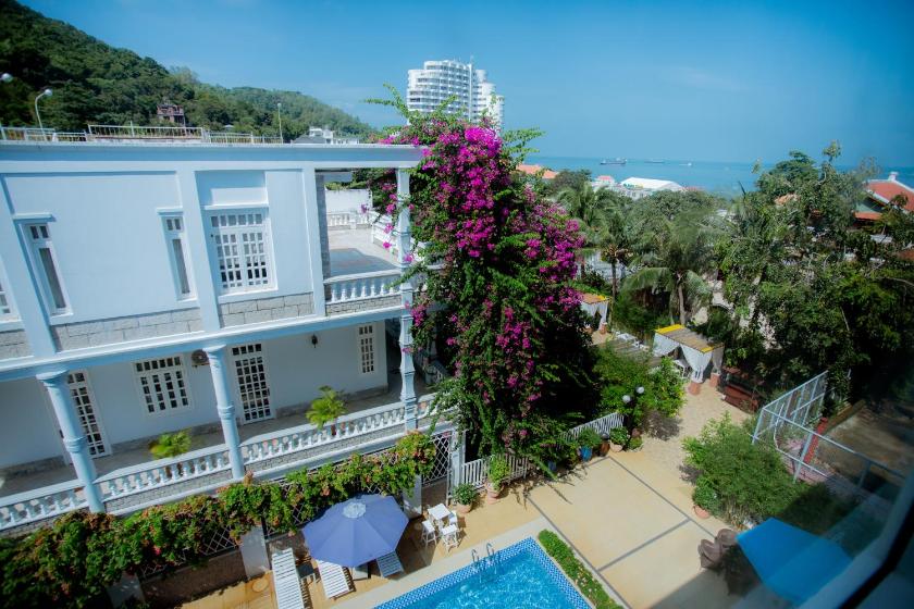 Phòng 3 Người Nhìn Ra Vườn