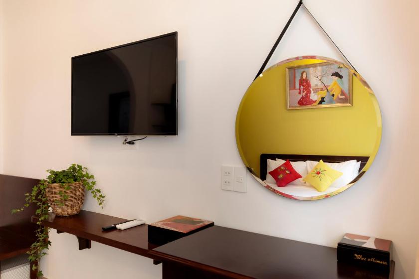 Phòng Deluxe Có Ban Công + Giặt Là Miễn Phí Phòng Deluxe Có Ban Công + Giặt Là Miễn Phí