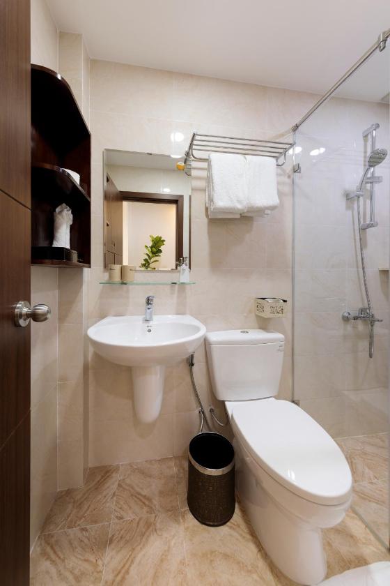 Phòng Deluxe Có Ban Công + Giặt Là Miễn Phí Phòng Deluxe Có Ban Công + Giặt Là Miễn Phí