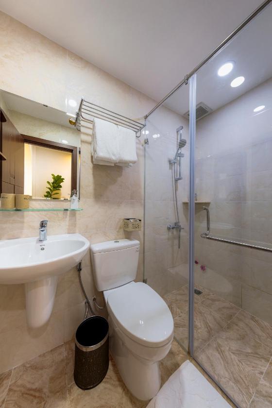 Phòng Deluxe Có Ban Công + Giặt Là Miễn Phí Phòng Deluxe Có Ban Công + Giặt Là Miễn Phí