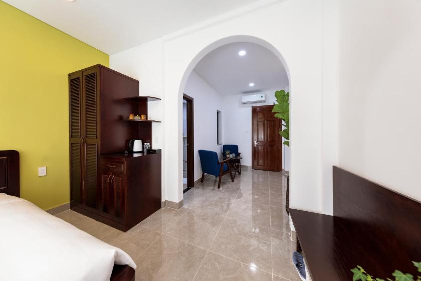 Phòng Deluxe Có Ban Công + Giặt Là Miễn Phí Phòng Deluxe Có Ban Công + Giặt Là Miễn Phí