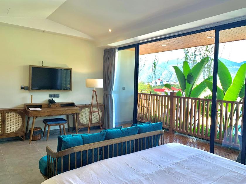 Suite nhìn ra núi