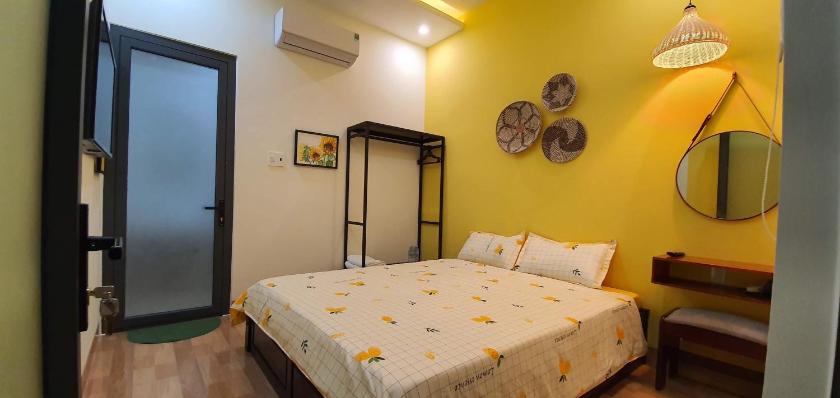 Phòng Deluxe (2 Người lớn + 1 Trẻ em) Phòng Deluxe (2 Người lớn + 1 Trẻ em)