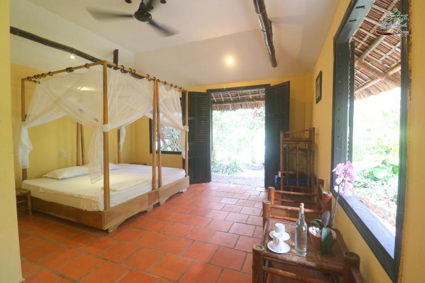 Bungalow Nhin Ra Vườn