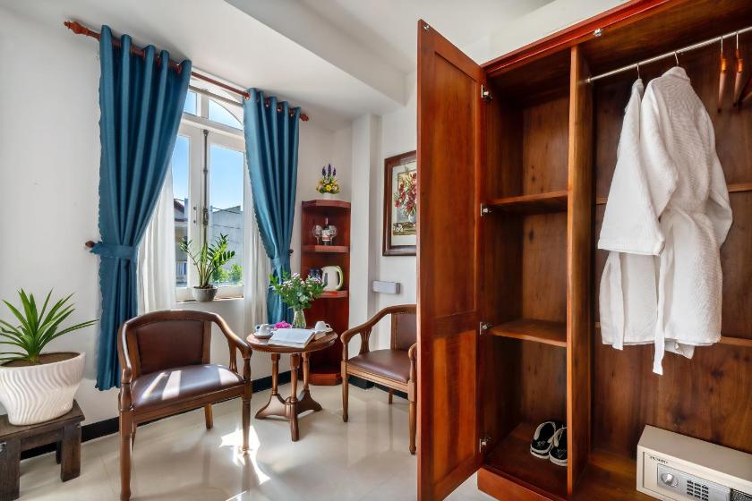 Phòng Gia Đình Có Ban Công Phòng Gia Đình Có Ban Công