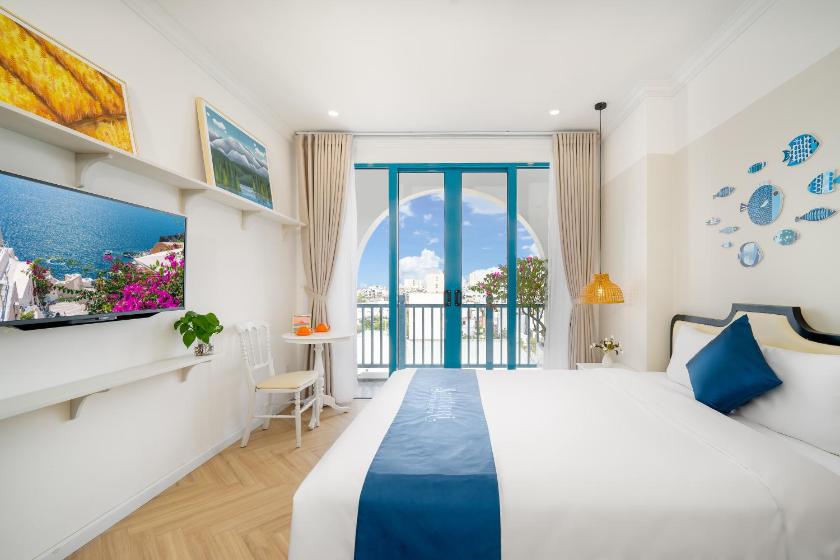 Phòng Deluxe Giường Đôi Có Ban Công