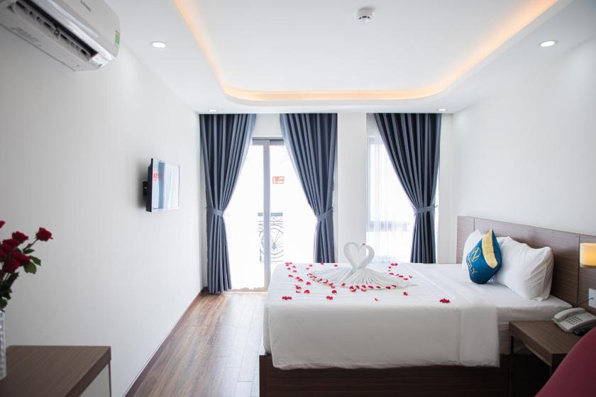 Phòng Deluxe (2 Người lớn + 1 Trẻ em)