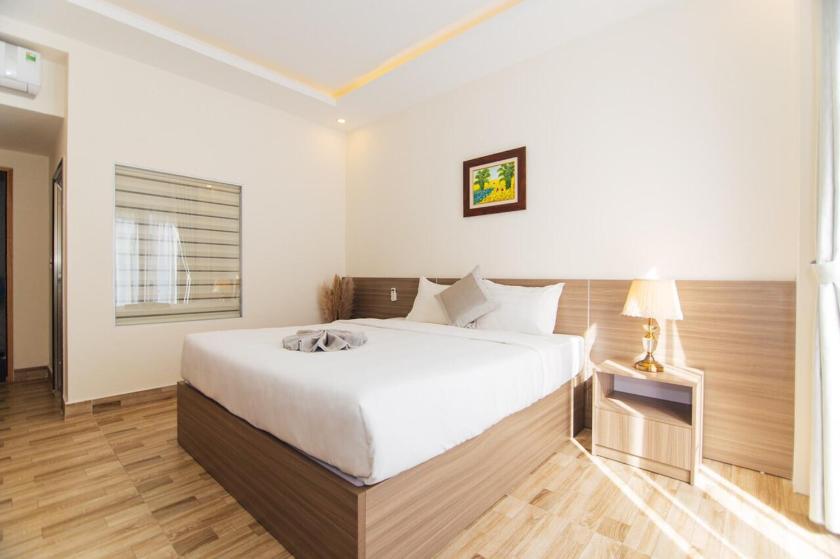 Phòng Deluxe Giường Đôi Có Ban Công