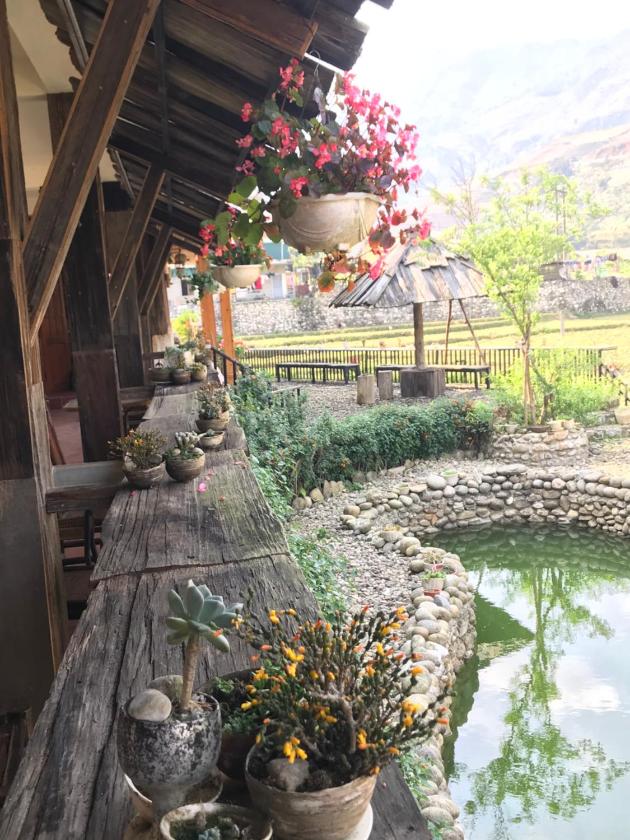 Phòng 3 Người Nhìn Ra Núi