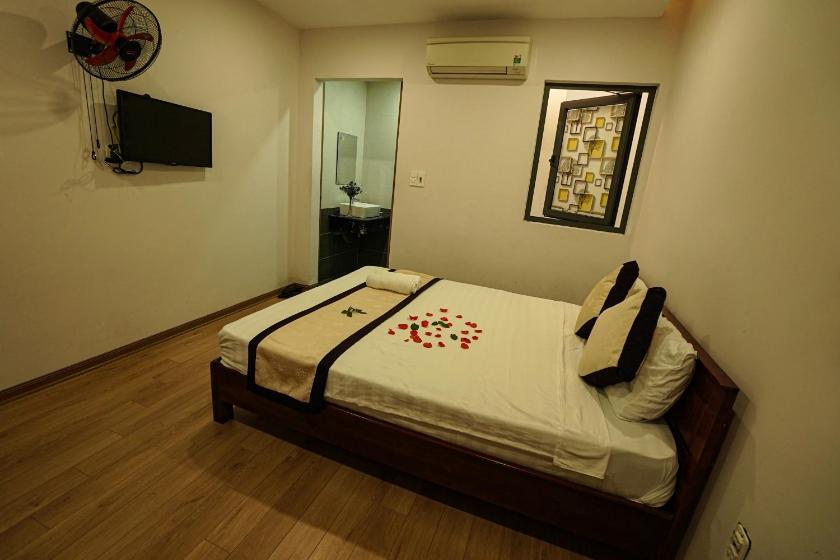 Phòng Giường Đôi Hạng Bình Dân Phòng Giường Đôi Hạng Bình Dân