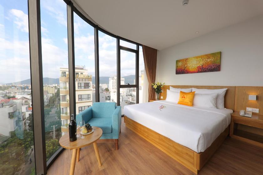 Phòng có giường cỡ King nhìn ra cảnh núi non Phòng có giường cỡ King nhìn ra cảnh núi non