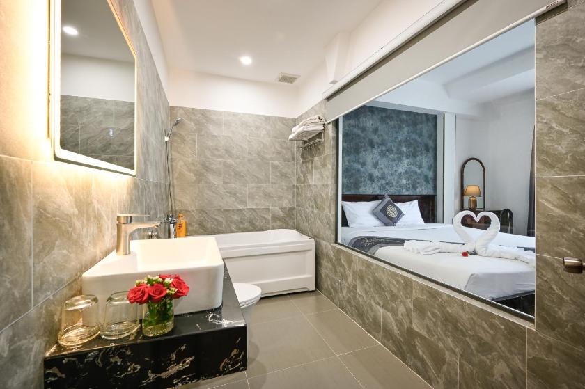 Phòng Deluxe Giường Đôi Có Bồn Tắm Phòng Deluxe Giường Đôi Có Bồn Tắm