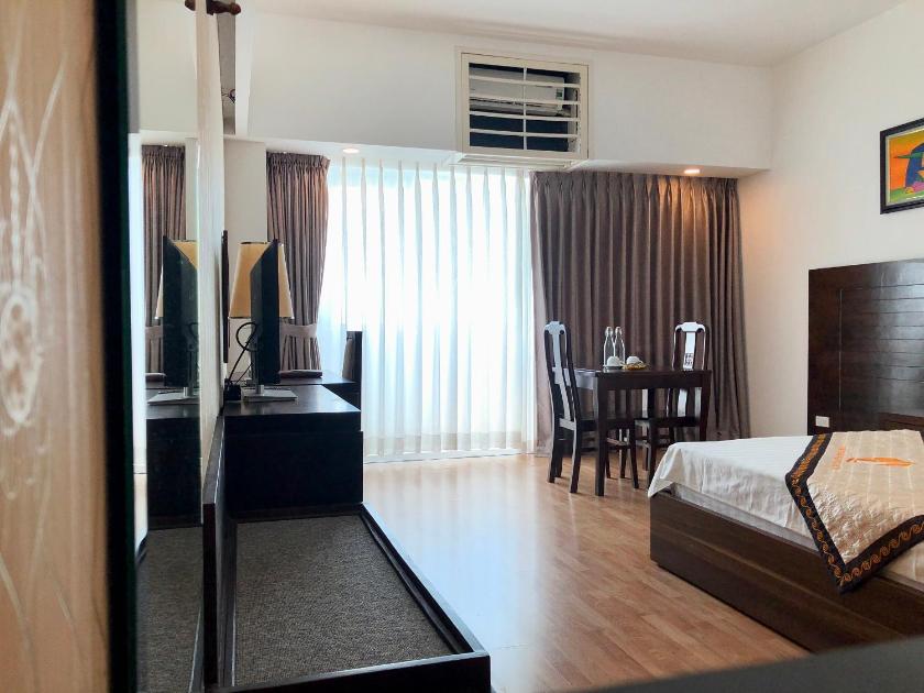 Studio Nhìn ra hồ