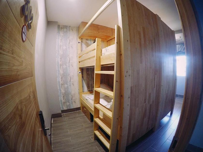 Giường trong phòng ngủ tập thể dành cho nam