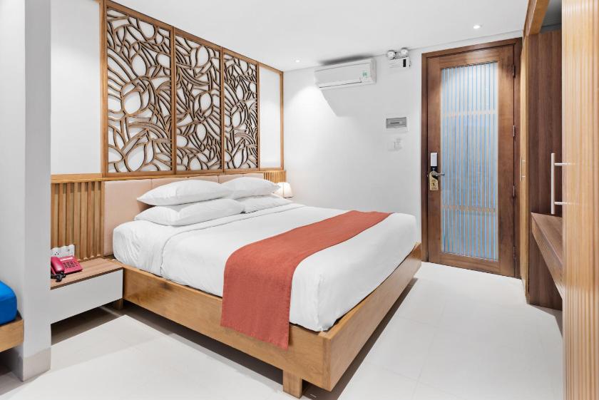 Phòng Deluxe (2 Người lớn + 1 Trẻ em) Phòng Deluxe (2 Người lớn + 1 Trẻ em)