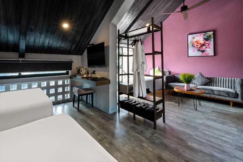 Suite Nhìn ra Hồ bơi Suite Nhìn ra Hồ bơi