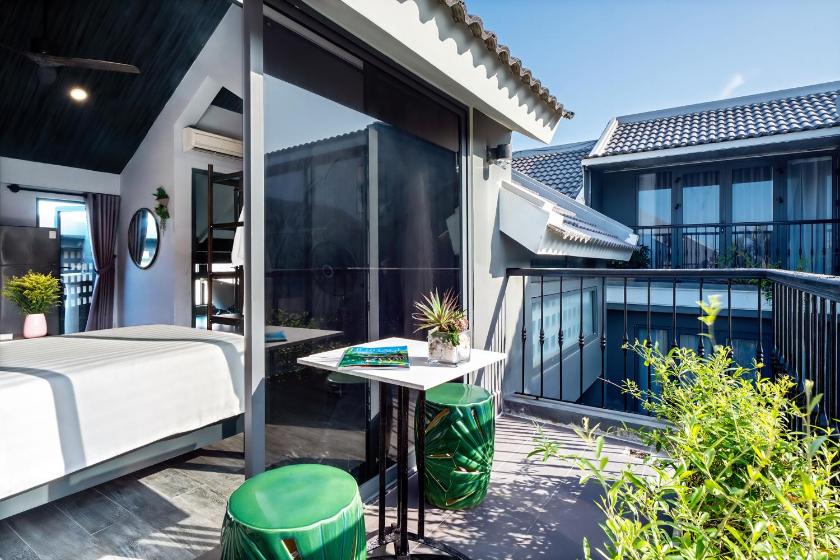 Suite Nhìn ra Hồ bơi Suite Nhìn ra Hồ bơi