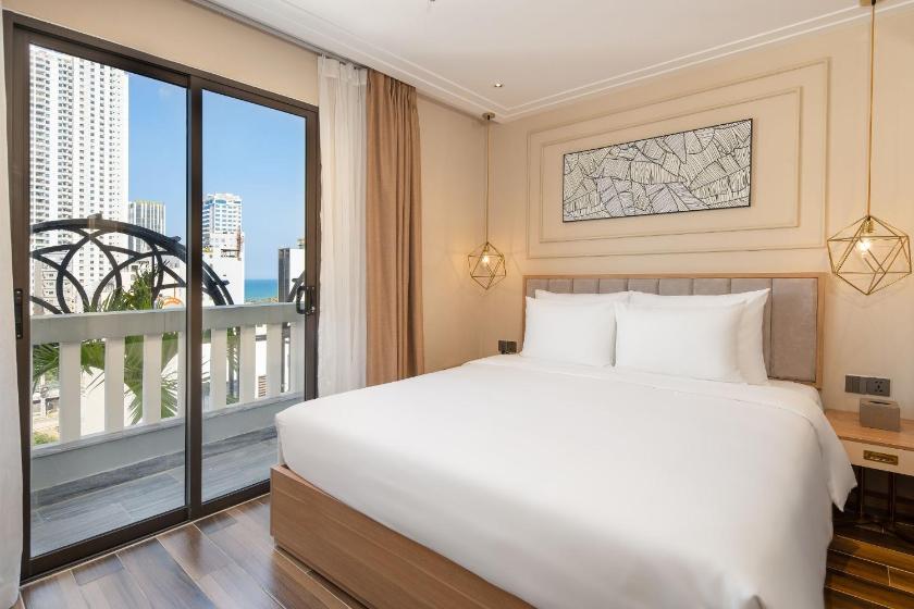 King Suite with Balcony and City View King Suite with Balcony and City View