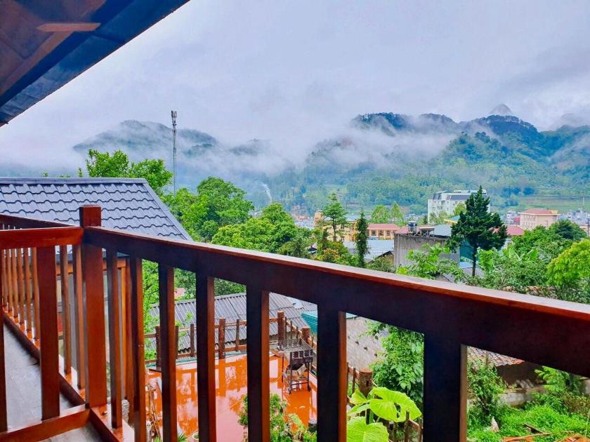 Phòng 3 Người Nhìn Ra Núi