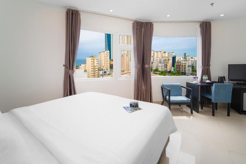 Deluxe Corner Double Room Room with City View Deluxe Corner Double Room Room with City View