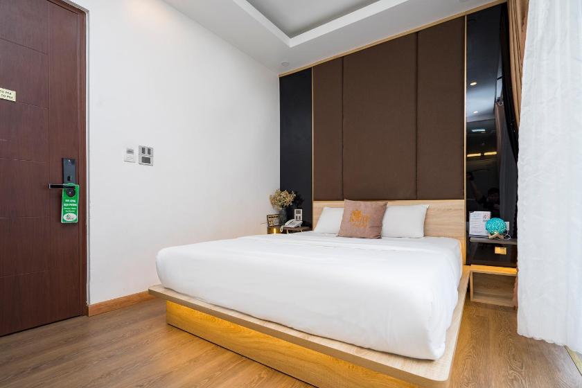 Phòng Có Giường Cỡ Queen Với Ban Công Phòng Có Giường Cỡ Queen Với Ban Công