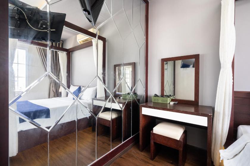 Suite có giường cỡ King với ban công