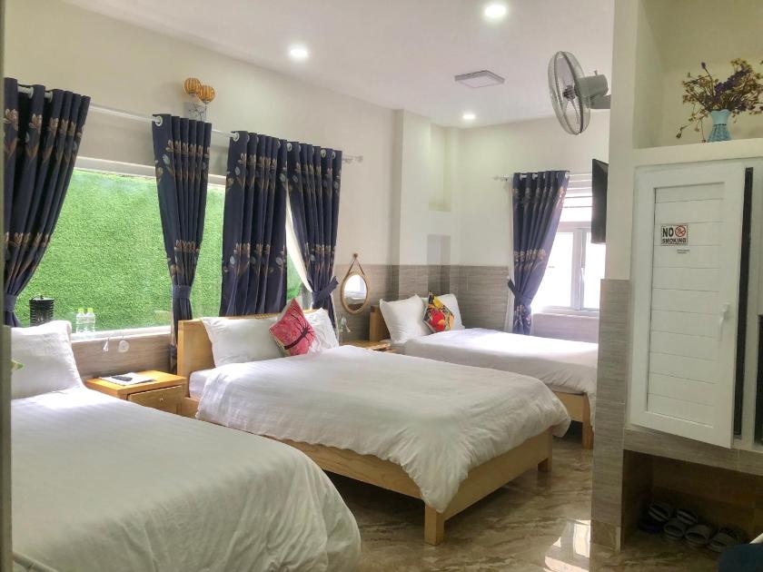 Phòng gia đình với phòng tắm riêng. Phòng gia đình với phòng tắm riêng.