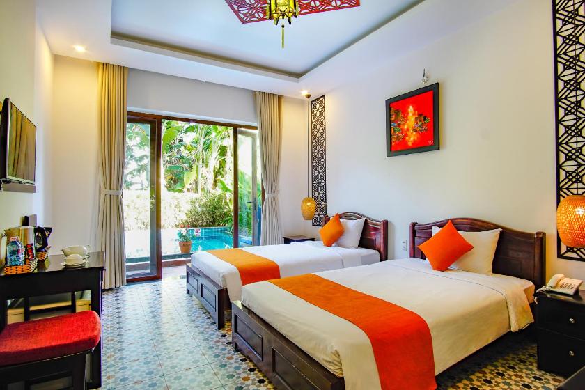 Phòng Superior đôi hoặc 2 giường đơn nhìn ra hồ bơi