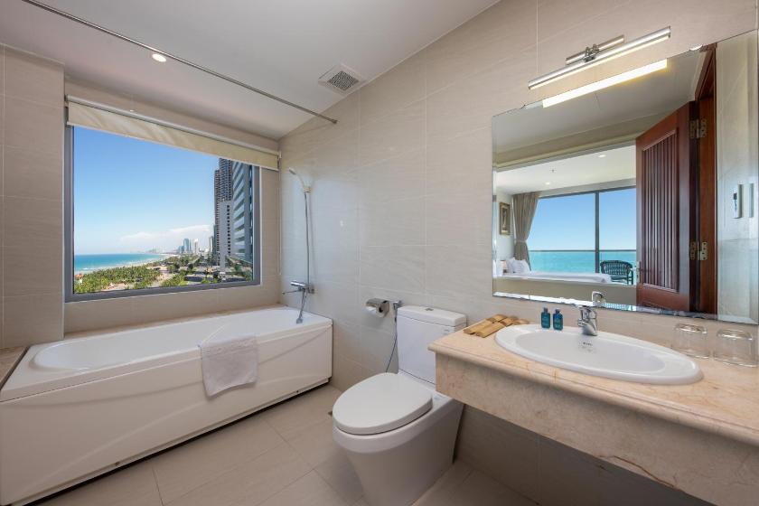 Suite Gia Đình Có Ban Công và Tầm Nhìn Ra Toàn Cảnh Biển Suite Gia Đình Có Ban Công và Tầm Nhìn Ra Toàn Cảnh Biển