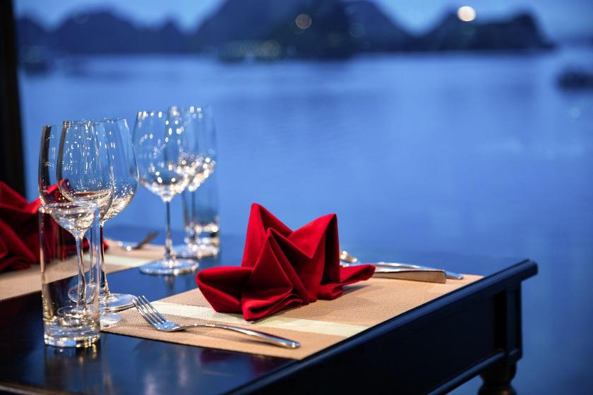 Suite Gia Đình Có Cửa Thông Nhìn Ra Biển Có Ban Công Riêng - 3 Ngày 2 Đêm Suite Gia Đình Có Cửa Thông Nhìn Ra Biển Có Ban Công Riêng - 3 Ngày 2 Đêm