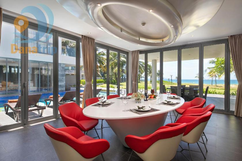 Biệt Thự - Trước Biển