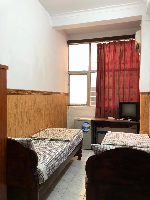 Phòng Giường Đôi Hạng Bình Dân Phòng Giường Đôi Hạng Bình Dân